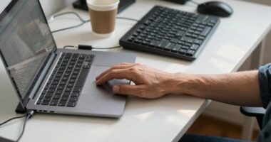 improper desk ergonomics cause discomfort