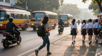 Senin Pagi, Jakarta Jalan Lagi ☀️🚶‍♀️🚌 Ada Yang Mulai Mengejar Bel Masuk Sekolah, Ada Yang Berangkat Kerja, Ada Juga Yang Kembali Menjalani Rutinitas Setelah Weekend. Jalanan Mul